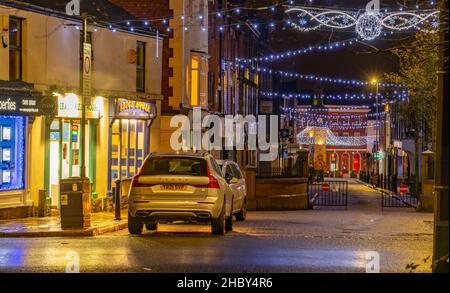 Church Street in der Marktstadt Ormskirk in West Lancashire, im Dezember 2021. Stockfoto