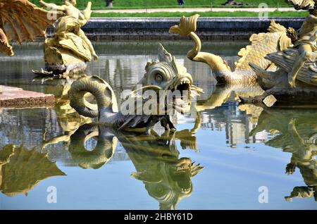 Drachenbrunnen im Park von Versailles, Paris Stockfoto