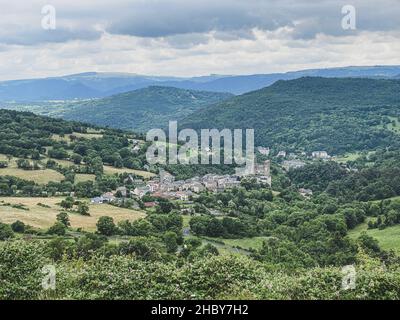 Blick auf das alte Dorf Saint Nectaire in der Auvergne, berühmt für seinen Kuhkäse Stockfoto