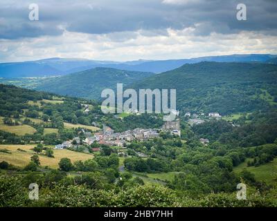 Blick auf das alte Dorf Saint Nectaire in der Auvergne, berühmt für seinen Kuhkäse Stockfoto