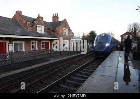 Howden Bahnhof, zeigt alte Station Master House, jetzt ein privates Haus, East Riding of Yorkshire, Großbritannien Stockfoto