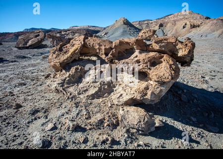 Das Cathedral Valley enthält mehrere geologische Besonderheiten. Stockfoto