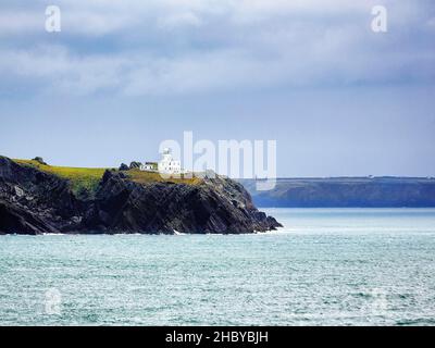 Leuchtturm, St. Anns Head Leuchtturm am Eingang zum Milford Haven Waterway Natural Harbour, Dale, Pembrokeshire, Wales, Vereinigtes Königreich Stockfoto