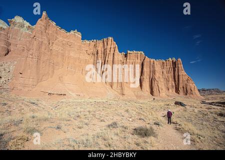 Das Cathedral Valley enthält mehrere geologische Besonderheiten. Stockfoto