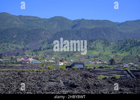 Besucherzentrum und Siedlung am Rande des Lavafeldes des Vulkans San Juan (1949) bei den Canos de Fuego Lavafeldern, Las Manchas, La Palma Stockfoto