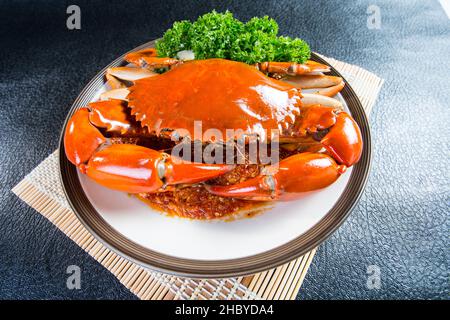 Singapur Chilischlammkrabbe im Restaurant Stockfoto