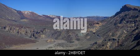 Blick vom Rand der Caldera auf die Roques de Garcia, Vilaflor, Teneriffa, Spanien Stockfoto