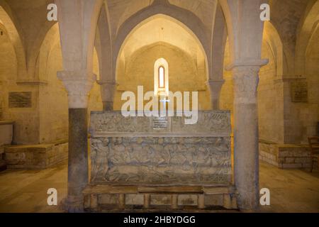 Krypta in der Kathedrale von San Leopardo, Osimo, Provinz Ancono, Italien Stockfoto