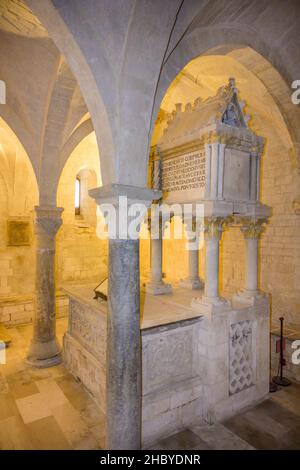 Krypta in der Kathedrale von San Leopardo, Osimo, Provinz Ancono, Italien Stockfoto