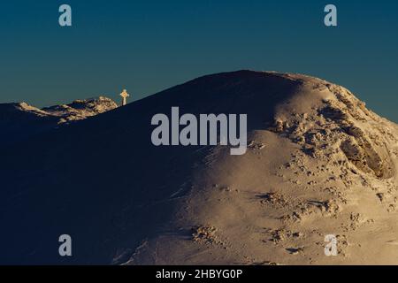 Cross on top, Winter, Tarnica Gipfel, Bieszczady Berge, Polen Stockfoto