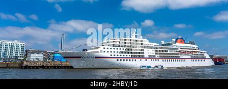 Das Luxuskreuzfahrtschiff MS Europa am Kreuzfahrtterminal, Hamburg, Deutschland Stockfoto