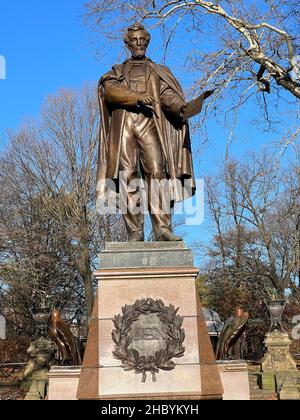 Statue von Abraham Lincoln von Henry Kirke Brown, ursprünglich gewidmet 21. Oktober 1869 sitzt im Prospect Park, Brooklyn, NY. Stockfoto