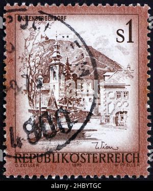 ÖSTERREICH - UM 1975: Eine in Österreich gedruckte Briefmarke zeigt Kahlenbergerdorf, Wien, um 1975 Stockfoto
