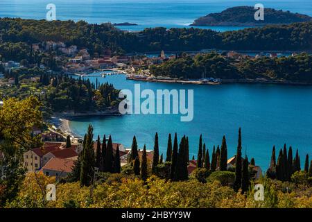 Blick auf die mediterrane Stadt Cavtat in Kroatien Stockfoto