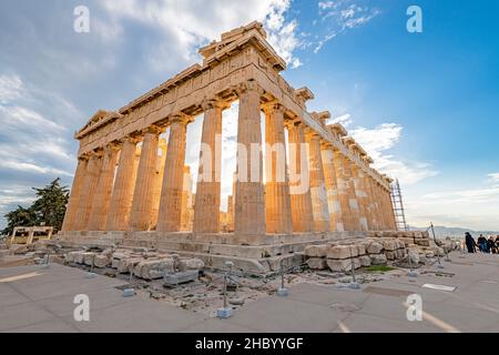 Horizontale Ansicht des Parthenon aka der Akropolis in Athen, Griechenland. Stockfoto