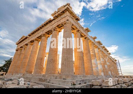 Horizontale Ansicht des Parthenon aka der Akropolis in Athen, Griechenland. Stockfoto