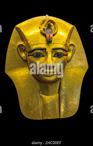 Sargmaske des Amenemope im Kairoer Museum - Amenemope war einer von drei späten Pharaonen der antiken Stadt Tanis Stockfoto