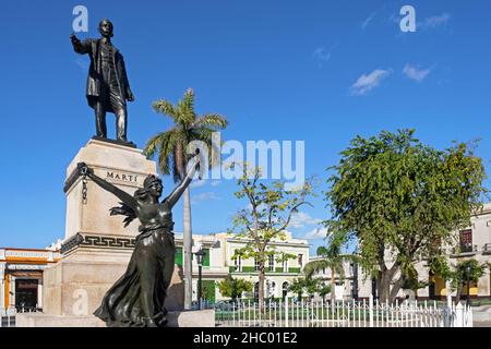 Estatua de la Libertad und Statue von José Martí, Befreier von Kuba im Parque de la Libertad / Liberty Park in der Stadt Matanzas auf der Insel Kuba Stockfoto