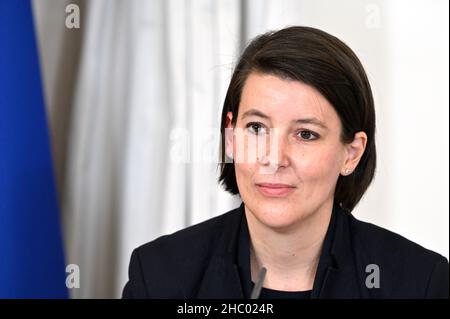 Wien, Österreich. 22nd Dez 2021. Pressekonferenz zur Coronaentwicklung im Bundeskanzleramt mit Oberärztin Katharina Reich Stockfoto