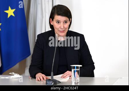 Wien, Österreich. 22nd Dez 2021. Pressekonferenz zur Coronaentwicklung im Bundeskanzleramt mit Oberärztin Katharina Reich Stockfoto