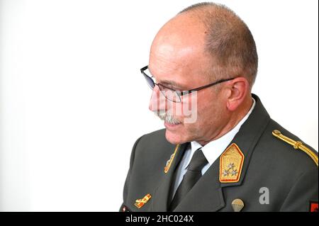 Wien, Österreich. 22nd Dez 2021. Pressekonferenz zur Koronaentwicklung im Bundeskanzleramt mit Generalleutnant Norbert Gehart Stockfoto