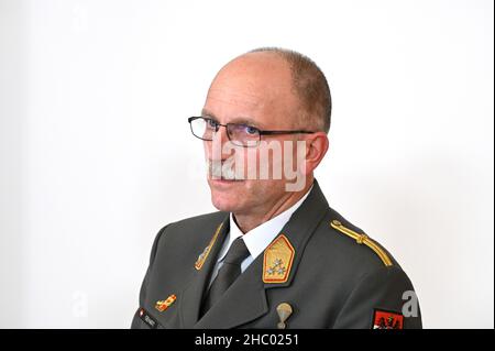 Wien, Österreich. 22nd Dez 2021. Pressekonferenz zur Koronaentwicklung im Bundeskanzleramt mit Generalleutnant Norbert Gehart Stockfoto