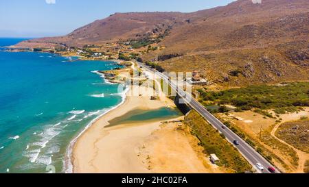 Rethymno City Beach Coast auf Kreta, Griechenland von einer Drohne. Stockfoto