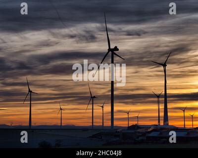 Blick auf einen Windpark von Leiberg in der Abendsonne Deutschland Stockfoto