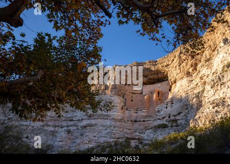 Montezuma Castle National Monument eine Reihe von Klippenwohnungen in Camp Verde, Arizona. Stockfoto