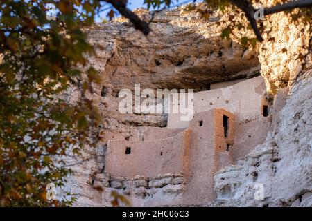 Montezuma Castle National Monument eine Reihe von Klippenwohnungen in Camp Verde, Arizona. Stockfoto