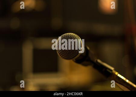 Mikrofon am Fuß Stockfoto