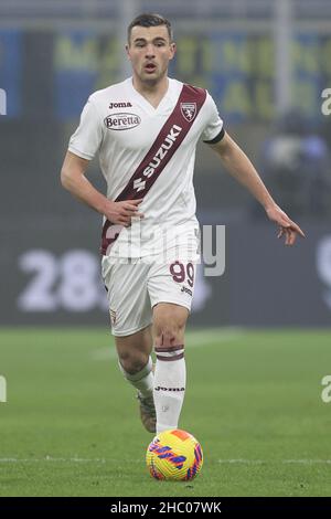 San Siro Stadion, Mailand, Italien, 22. Dezember 2021, Alessandro Buongiorno (FC Turin) im Einsatz während des Spiels Inter - FC Internazionale gegen FC Turin - italienische Fußballserie A Stockfoto