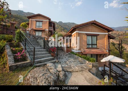 Bungalows im Chhahari Retreat, einer Boutique-Lodge in Kathmandu, Nepal. Stockfoto