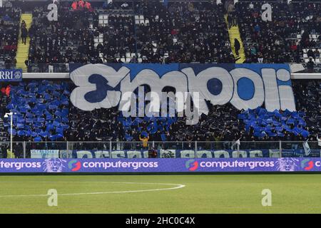 Empoli, Italien. 22nd Dez 2021. Fans von Empoli während des FC Empoli gegen AC Mailand, italienische Fußballserie A Spiel in Empoli, Italien, Dezember 22 2021 Quelle: Independent Photo Agency/Alamy Live News Stockfoto