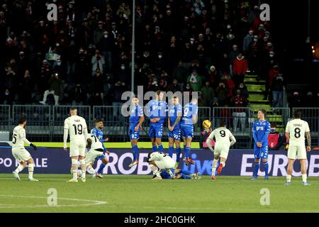 Empoli, Italien. 22nd Dez 2021. Alessandro Florenzi vom AC Mailand erzielt das Tor von 1-3 während des Fußballspiels der Serie A zwischen dem FC Empoli und dem AC Mailand im Stadion Carlo Castellani in Empoli (Italien) am 22th. Dezember 2021. Foto Paolo Nucci/Insidefoto Kredit: Insidefoto srl/Alamy Live News Stockfoto