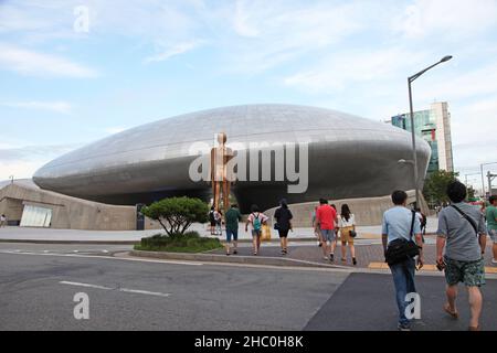 Dongdaemun Design Plaza (DDP) in Seoul, Südkorea. Stockfoto