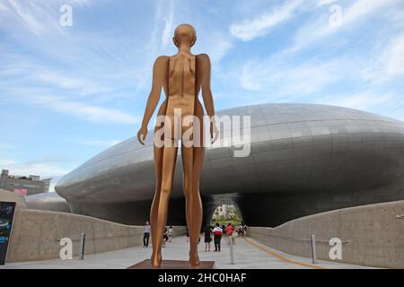 Dongdaemun Design Plaza (DDP) in Seoul, Südkorea. Stockfoto