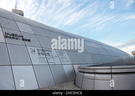 Dongdaemun Design Plaza (DDP) in Seoul, Südkorea. Stockfoto