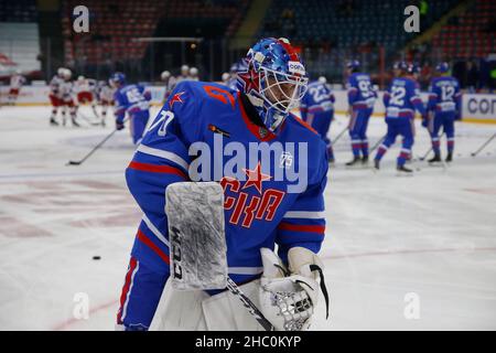 Sankt Petersburg, Russland. 22nd Dez 2021. Dmitry Nikolaev (70) von SKA Sankt Petersburg in Aktion gesehen während der 2021-22 KHL regulären Saison der Kontinental Hockey League zwischen SKA Sankt Petersburg und CSKA Moskau im Ice Sports Palace.Final Score; SKA Sankt Petersburg 3:2 CSKA Moskau (Foto von Maksim Konstantinov/SOPA Images/Sipa USA) Kredit: SIPA USA/Alamy Live News Stockfoto