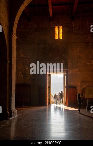 Eingangsportal zur Kathedrale von Barga Stockfoto