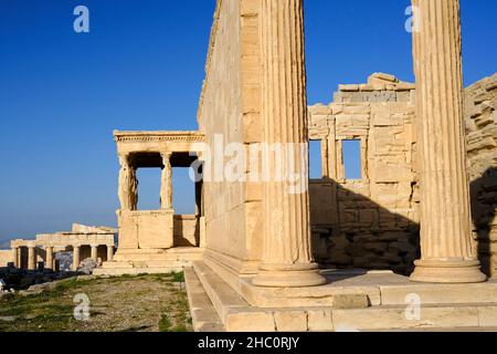 Touristen besuchen die Akropolis in Athen, Griechenland Stockfoto