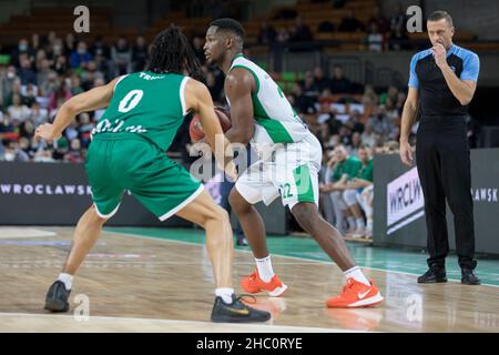Breslau, Polen, 22nd. Dezember 2021. EUROCUP 7days: WKS Slask Wroclaw gegen Joventut Badalona in der Centennial Hall. Im Bild: Andres Feliz (22) © Piotr Zajac/Alamy Live News Stockfoto