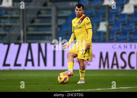 MAPEI Stadium, Reggio Emilia, Italien, 22. Dezember 2021, Gary Medel (BolognaFC) während des Spiels der US-amerikanischen Fußballmeisterschaft Sassuolo gegen den FC Bologna - italienische Fußballserie A Stockfoto