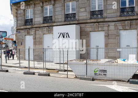 Coruna-Spanien. Der Zara-Laden wird am 1. Mai 2021 im Zentrum Von A Coruña renoviert Stockfoto