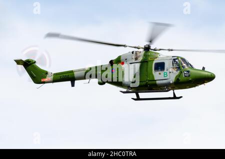 British Army, Army Air Corps, Westland WG-13 Lynx AH7 Hubschrauber fliegen in RAF Fairford, für RIAT Airshow. Army Lynx AH7 XZ184 Militärhubschrauber Stockfoto