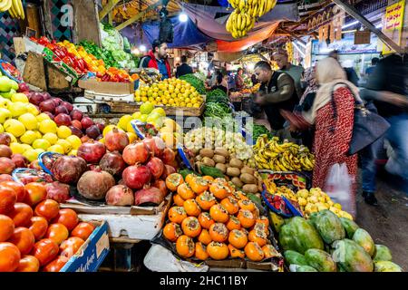 Frisches Obst und Gemüse zu verkaufen im Souk, Downtown, Amman, Jordanien. Stockfoto
