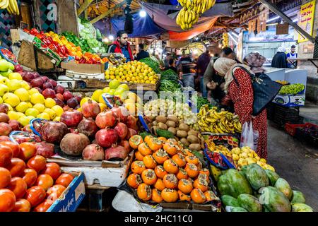 Frisches Obst und Gemüse zu verkaufen im Souk, Downtown, Amman, Jordanien. Stockfoto