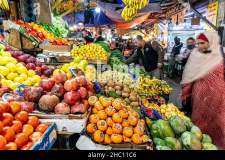 Frisches Obst und Gemüse zu verkaufen im Souk, Downtown, Amman, Jordanien. Stockfoto