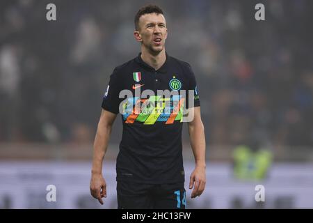 Mailand, Italien, 22nd. Dezember 2021. Ivan Perisic vom FC Internazionale reagiert während des Spiels der Serie A bei Giuseppe Meazza, Mailand. Bildnachweis sollte lauten: Jonathan Moscrop / Sportimage Stockfoto