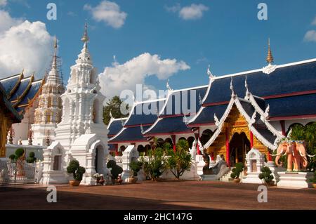 Thailand: Wat Ban Den, Ban Inthakin, Bezirk Mae Taeng, Chiang Mai. Wat Ban Den, auch bekannt als Wat Bandensali Si Mueang Kaen, ist ein großer buddhistischer Tempelkomplex nördlich der Stadt Chiang Mai im Norden Thailands. Stockfoto